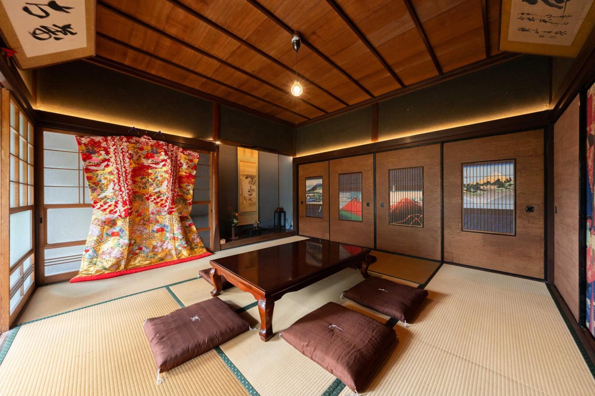 倉敷の宿retreat Kobayashi 1棟貸切 1日1組限定 11llddk 520平米 101年前の伝説の建物 直島 美観地区 最大10名 駐車場3台 ベッド8台 *